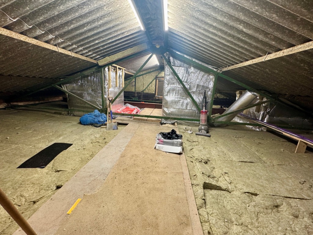 Lot: 93 - CITY CENTRE COMMERCIAL BUILDING WITH POTENTIAL - First floor storage
